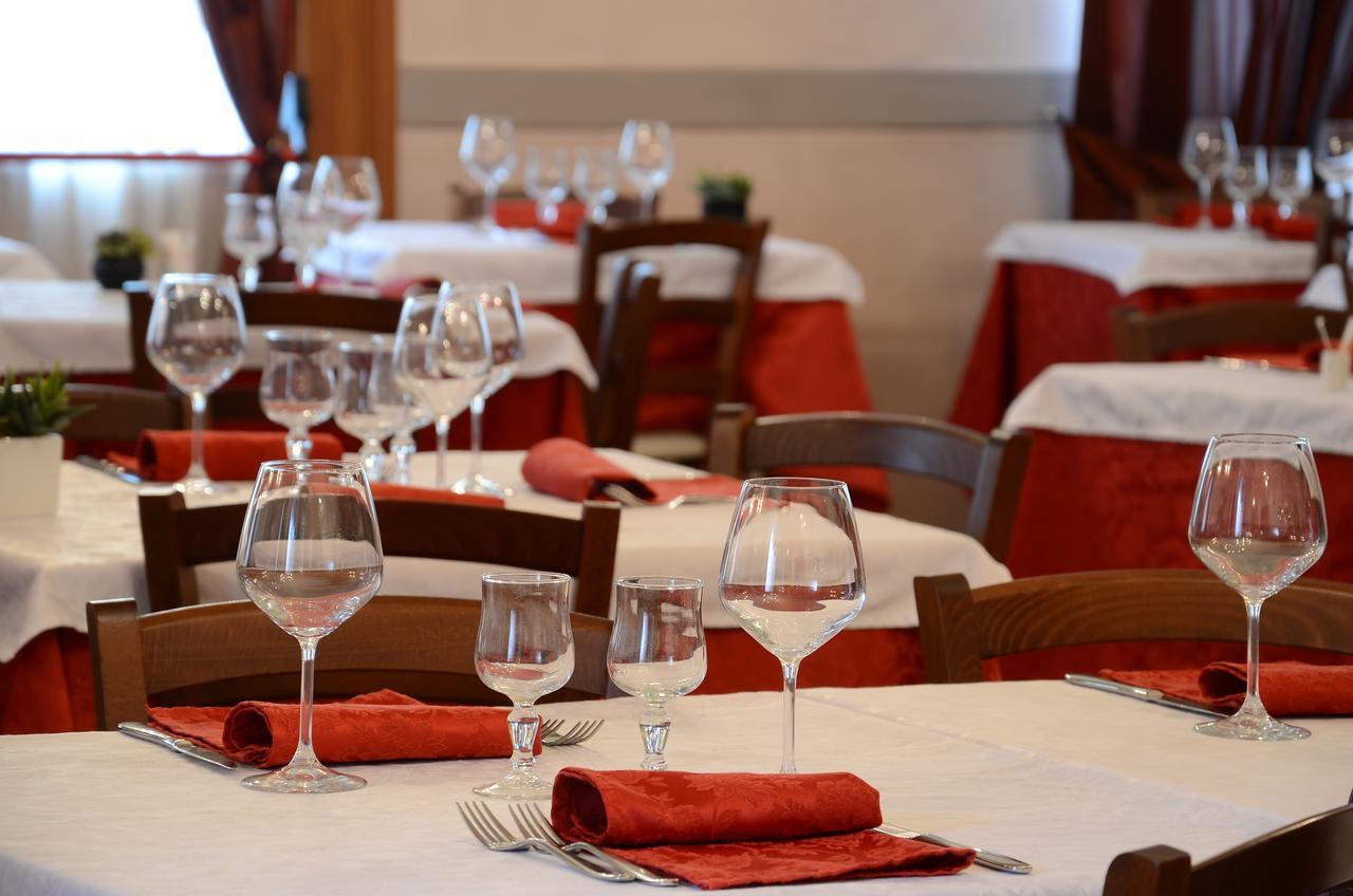Hotel La Fenice เคียริ ภายนอก รูปภาพ